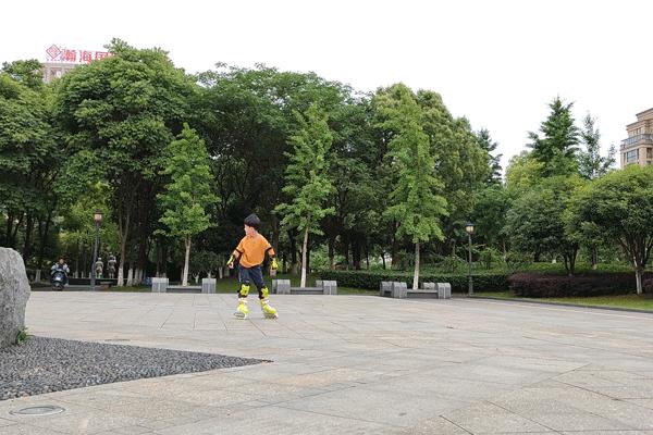 横向代步风火轮轮滑鞋,轮滑风火轮儿童