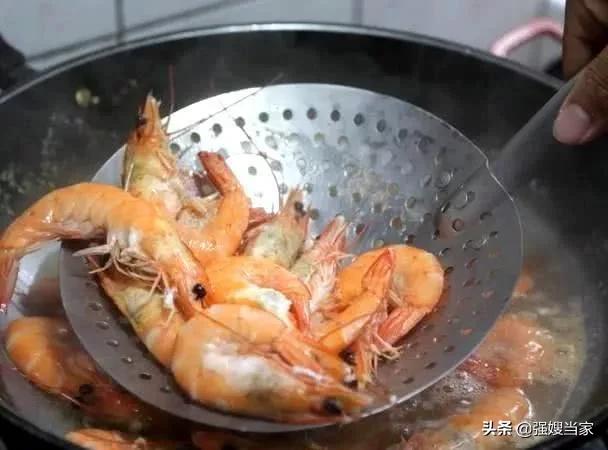水煮大虾的虾用不用腌一下,煮大虾几分钟虾肉吃着嫩