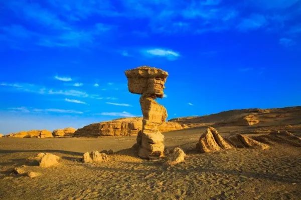 甘肃敦煌什么地方有沙金,敦煌莫高窟在甘肃的什么地方