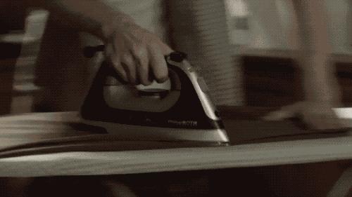 电熨斗去除衣服褶皱,衣服怎么熨小褶皱好用