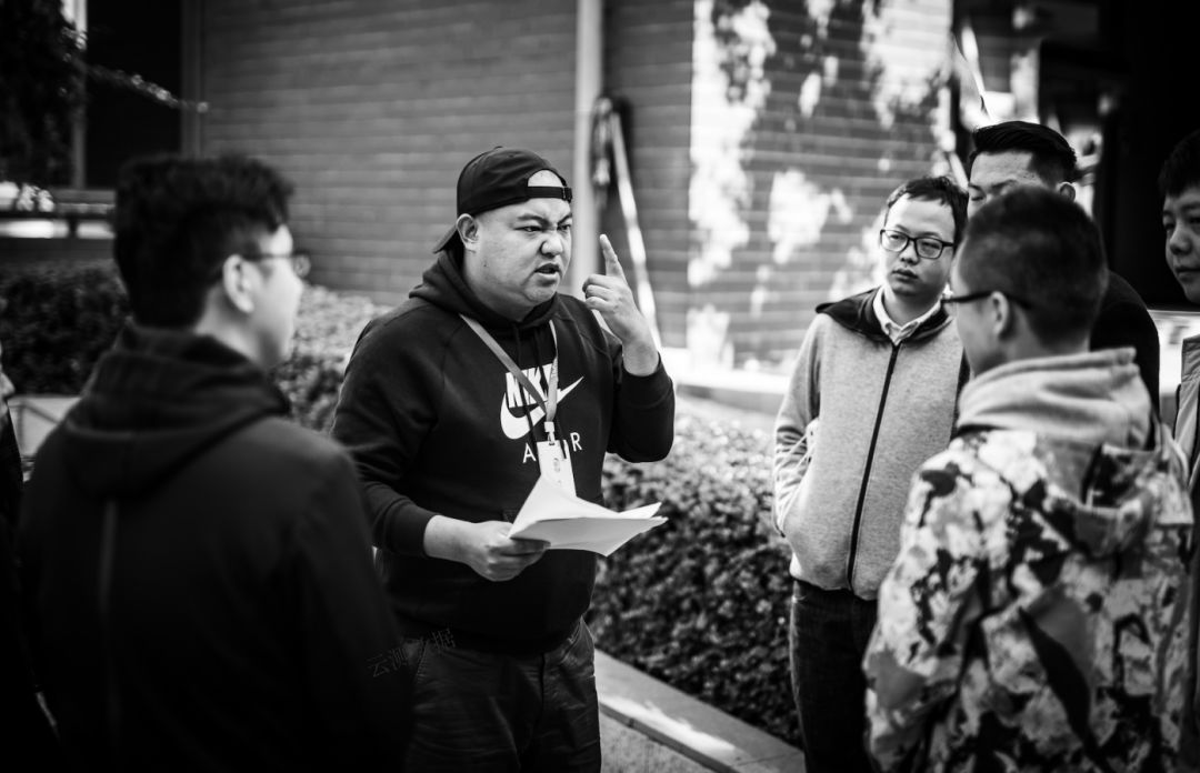 兼职“车模”,横店群演的AI新工作|甲子光年