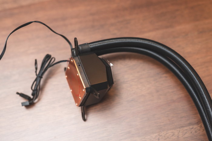 圣诞节前装一台白色雪花主机