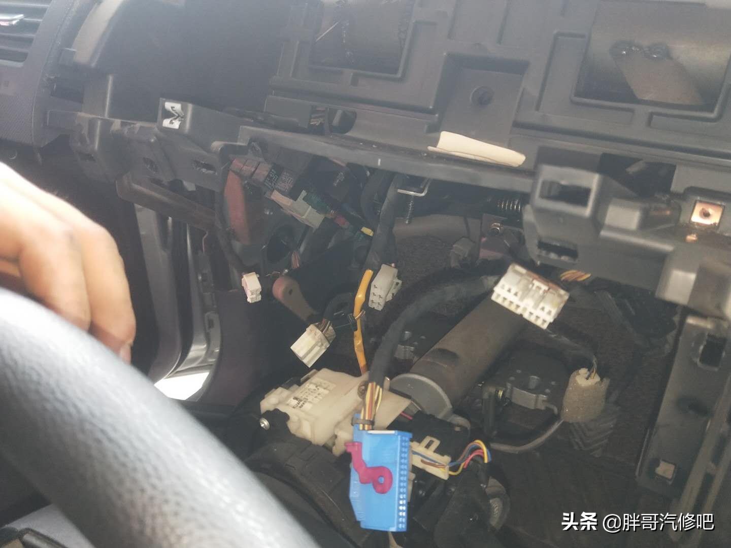 发动机高温缺水加了水又没事了,发动机高温报警防冻液都出来了