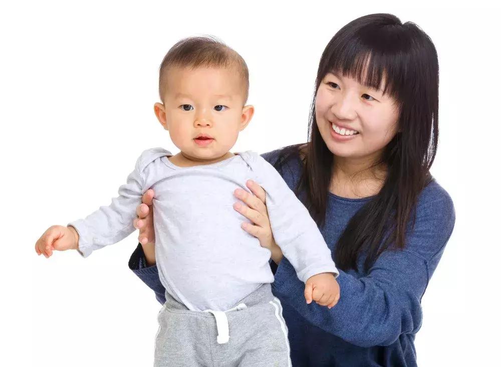 摇晃哄睡宝宝真的会引起脑瘫吗,月子里宝宝剧烈摇晃会导致脑瘫吗