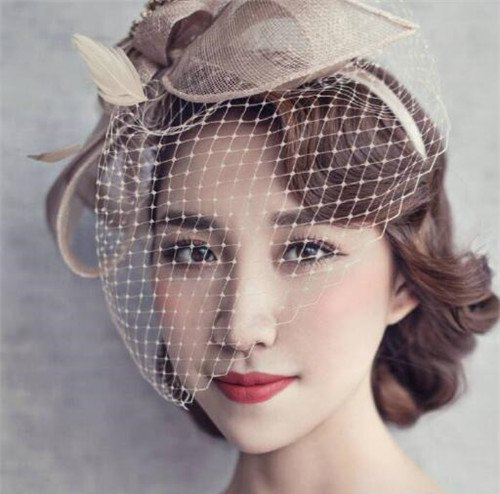 长发及腰的简单大气新娘发型,13款新娘发型最新风格