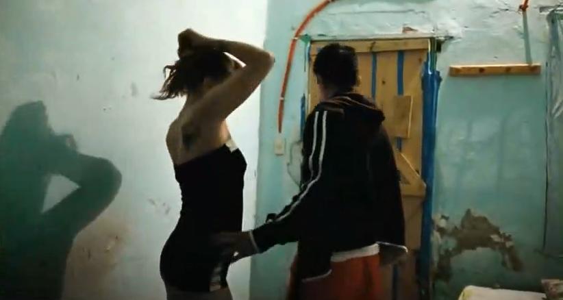 8元出*身卖**体,一天接40客人…纪录片揭底层*女妓***身卖**血泪