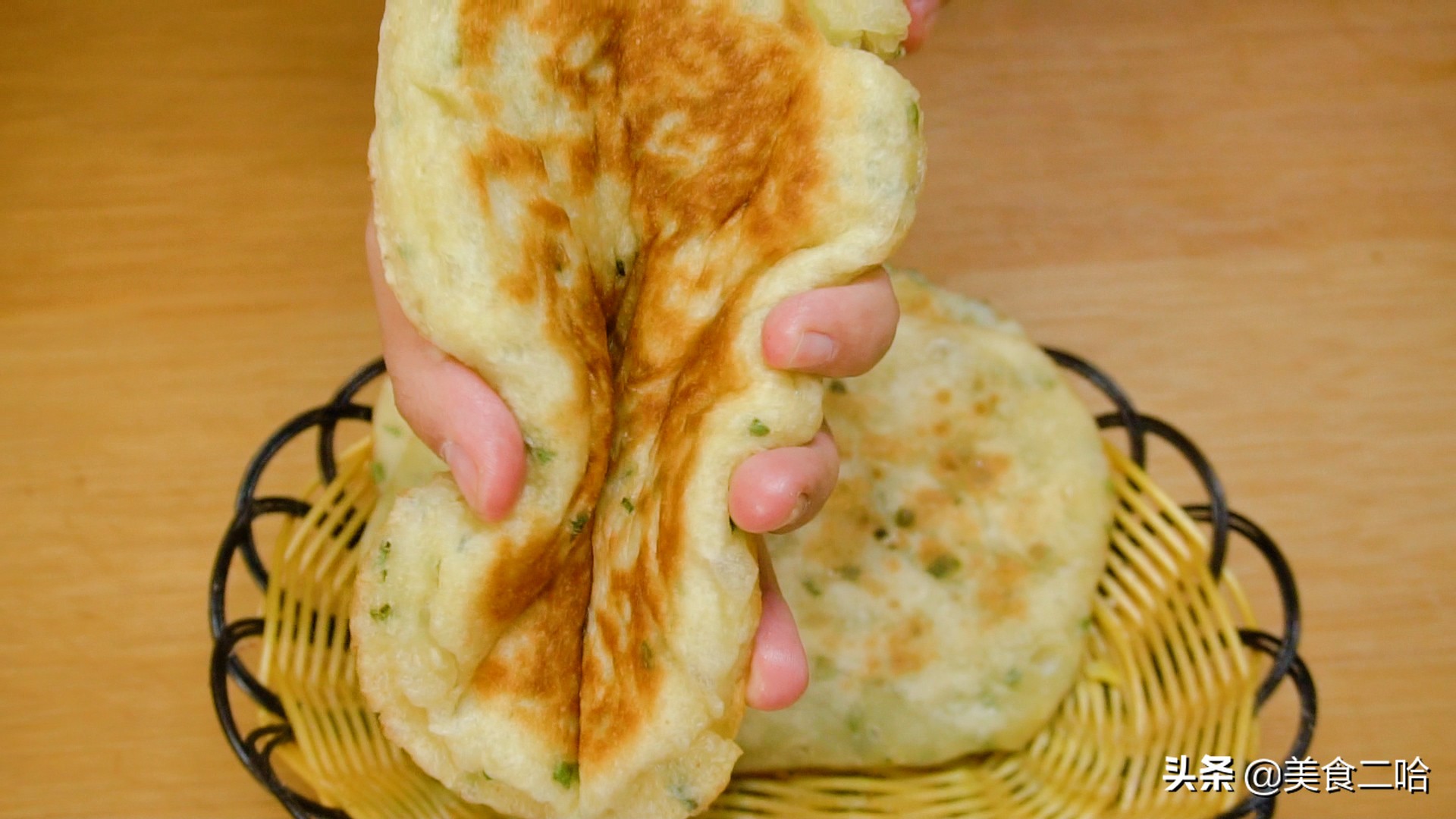 葱花饼怎么做又松又软凉了不硬,家常葱花饼柔软筋道凉了也不硬