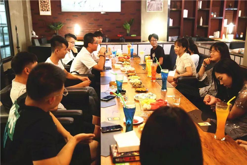 工作后怎么认识异性谈恋爱,上班以后怎么和对象聊天