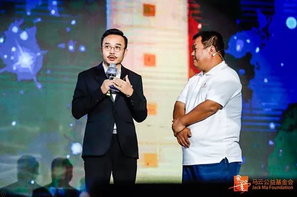 老师去山区支教最后留在山区,老师到边远支教