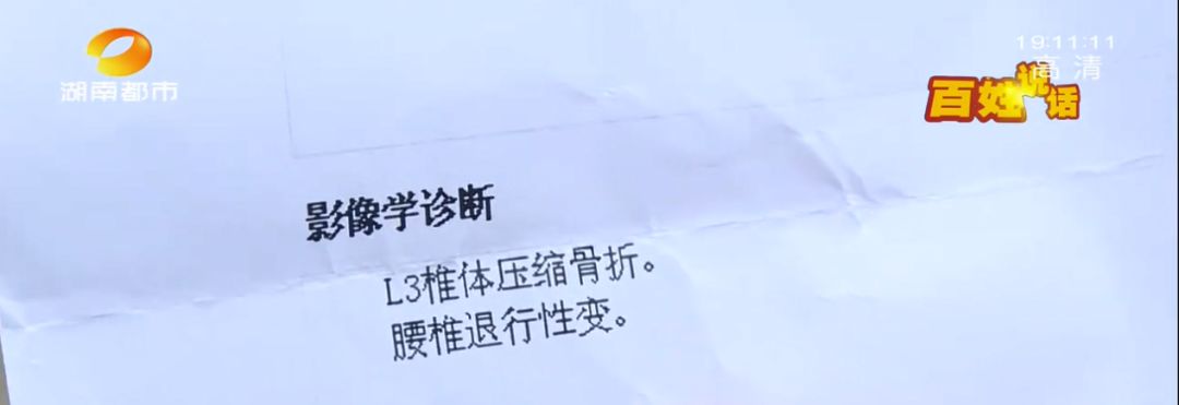 湖南大型犬追赶小孩外婆护住摔倒,白衣男子上前踹大型犬致老人摔倒