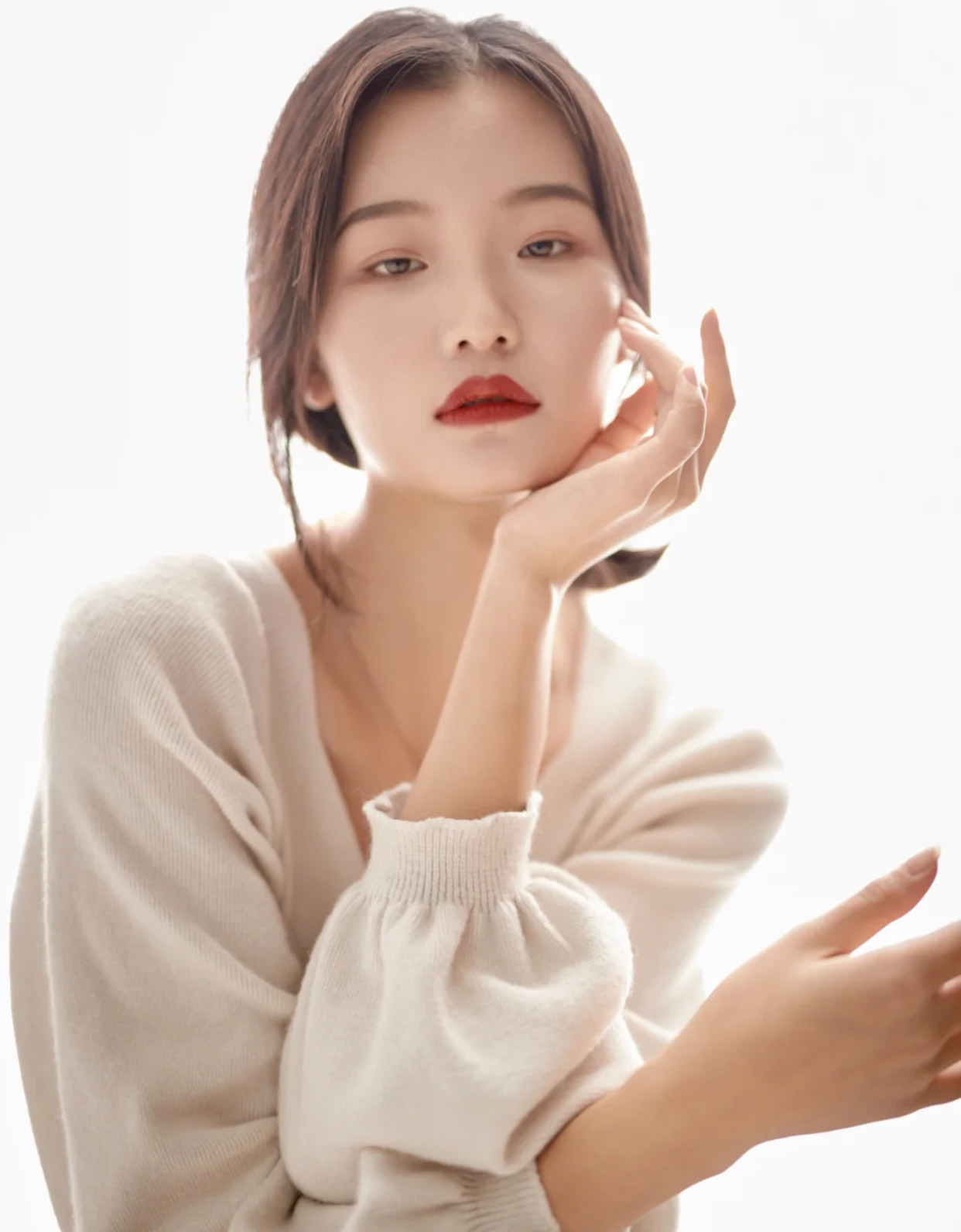 改善方脸脸型提升颜值小技巧,方脸中短发怎么扎好看简单气质