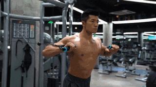 男生胸肌练太大撑衣服怎么办,胸肌能撑烂衣服吗