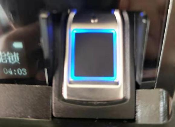 指纹锁灯不亮了没法感应指纹,指纹锁指纹感应处没有反应