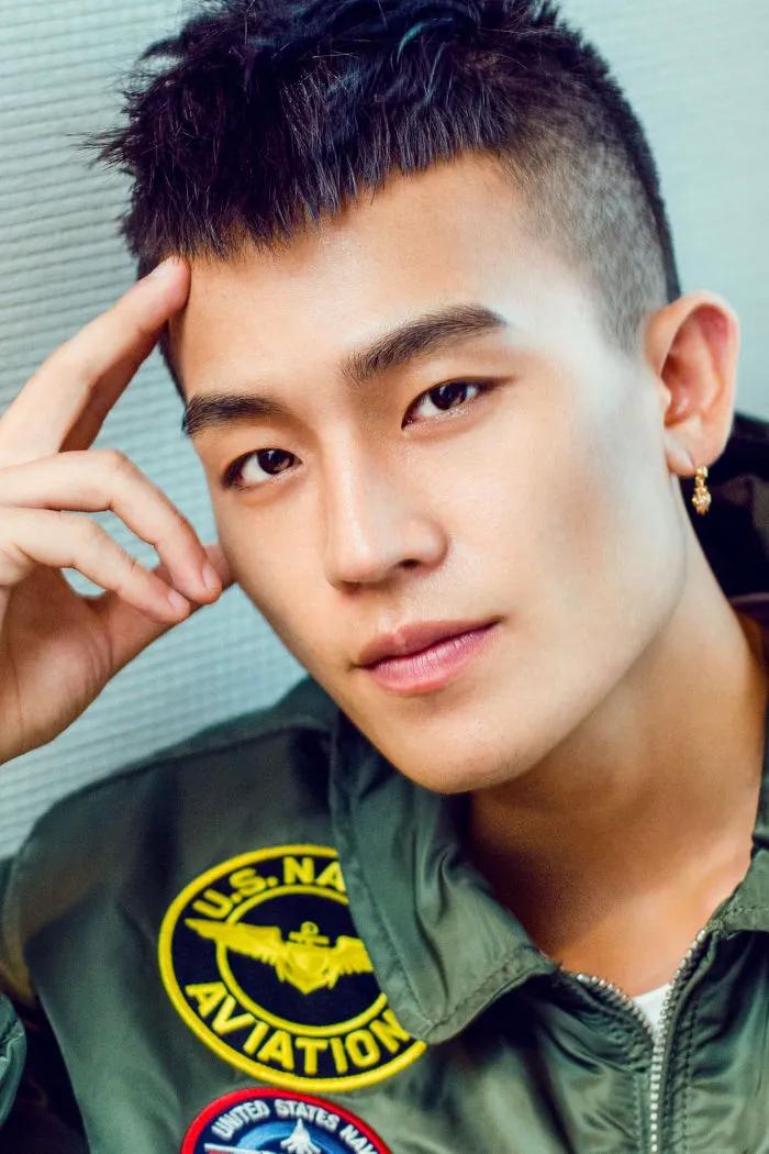 天生“花心脸”，痞帅不油腻，这6位自带坏男生魅力，不耍帅也酷