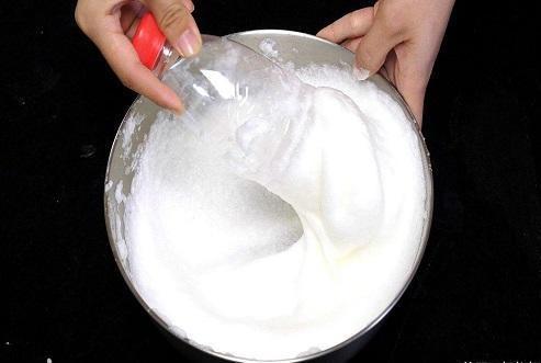 家里没有打蛋器怎样快速打发鸡蛋,家里没有搅拌器如何快速打蛋清