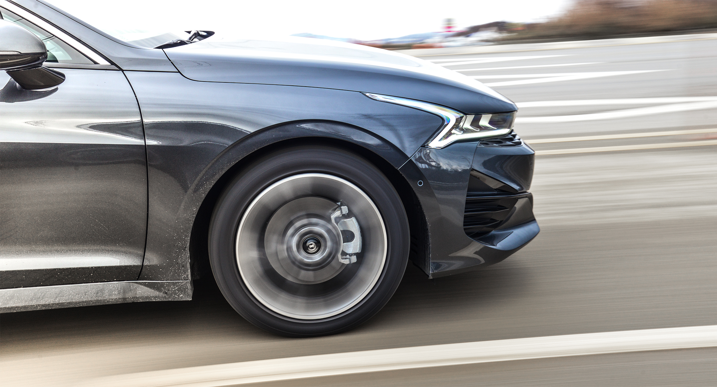 全新起亚k5高颜值运动帅气真香,起亚k5是b级车吗