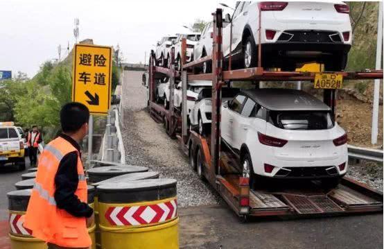 盛世古董乱世黄金的意思,盛世藏古董乱世卖黄金的意思