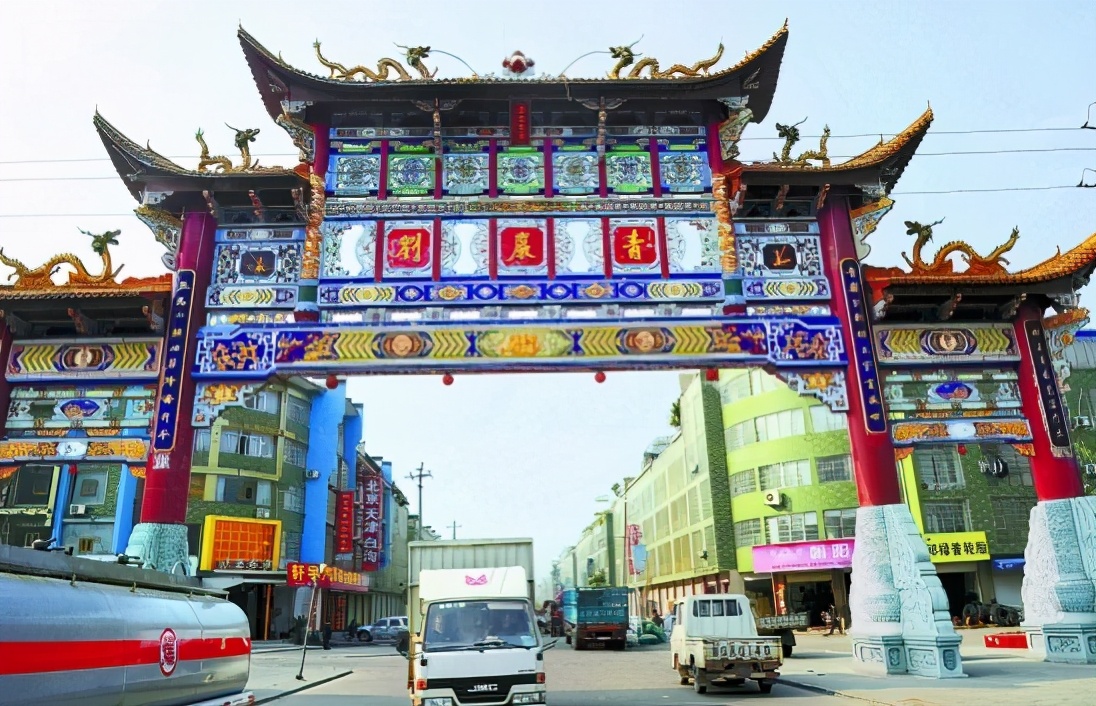 被阿里拼多多挤压的义乌，为何还能成为5万名网红直播的聚集地？