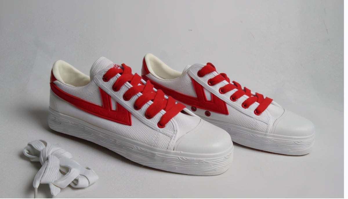 回力与飞跃逆袭,领航骆驼vs回力