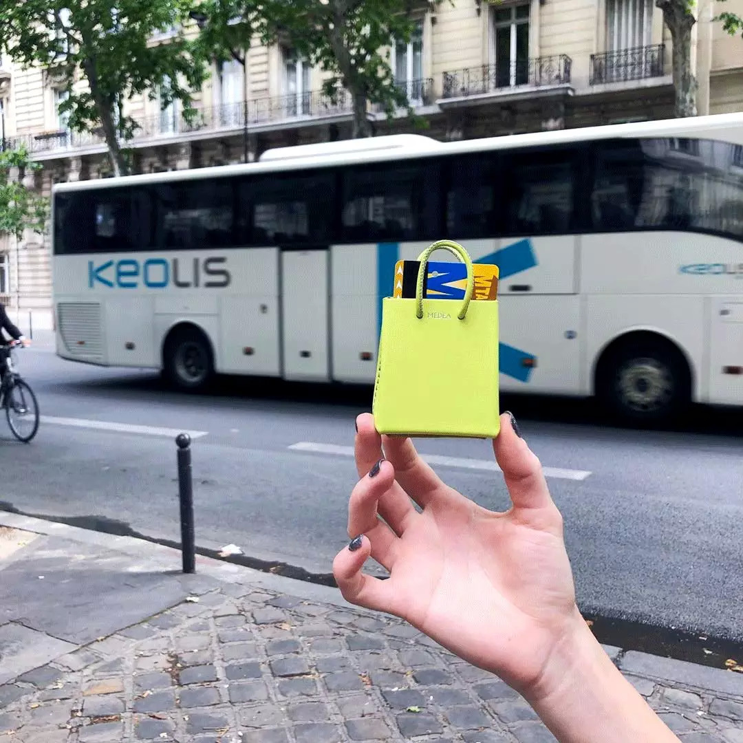 我的胸，我的手指，我的脚腕……都需要一只包包