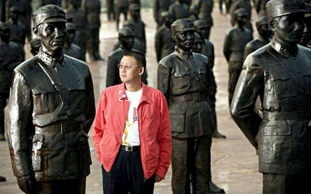 当年那位嫌当市长不赚钱,辞职经商的樊建川,再见模样沦落火车站？