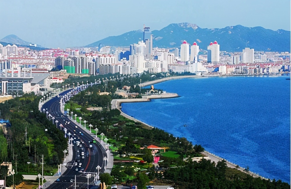 山东一绝美三线小城：临海又宜居，人均GDP10万房价1.3万