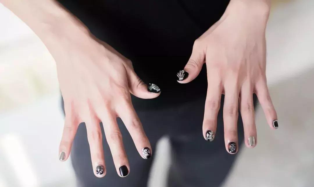 我应该给这些被骗来做美甲的男生道个歉