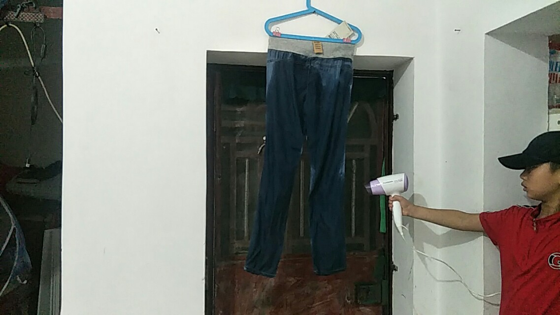 衣服的褶皱怎么办小妙招,衣服皱皱巴巴的没有熨斗怎么处理