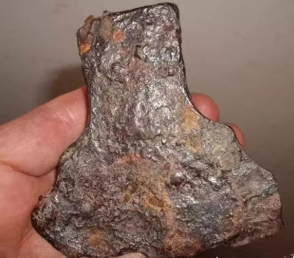 金庸对玄铁剑的描写,杨过的玄铁重剑真实存在