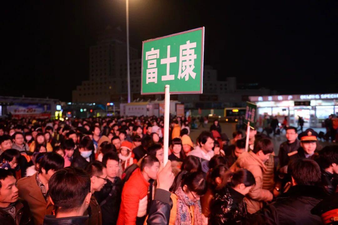 工厂上班组装苹果手机,电子厂组装iphone