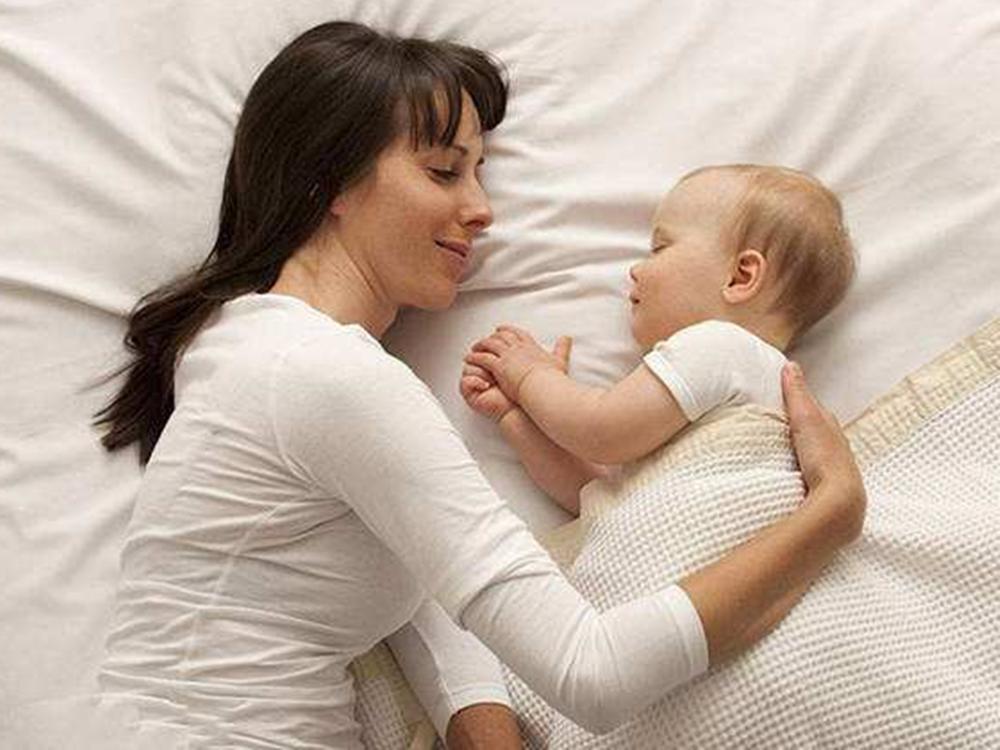 宝宝睡在放有樟脑丸的房间可以吗,房间里有樟脑丸对宝宝有影响吗