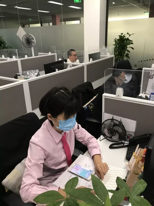 直击坚守一线风雨逆行,直击前线