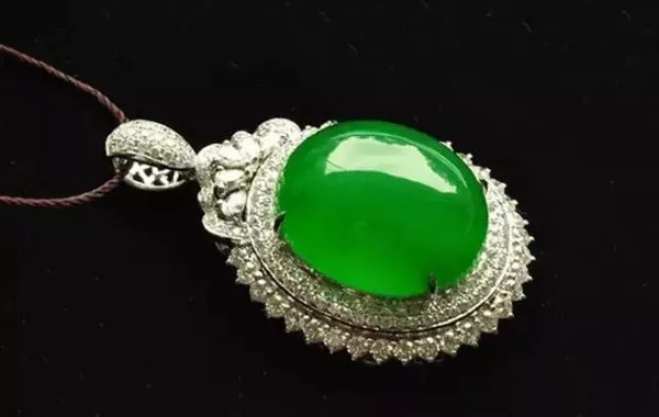 龙石种翡翠就是玻璃种吗,龙石种翡翠与帝王绿翡翠哪种贵