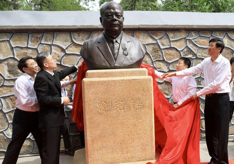 金利来创始人曾宪梓捐款10亿,金利来曾宪梓面相