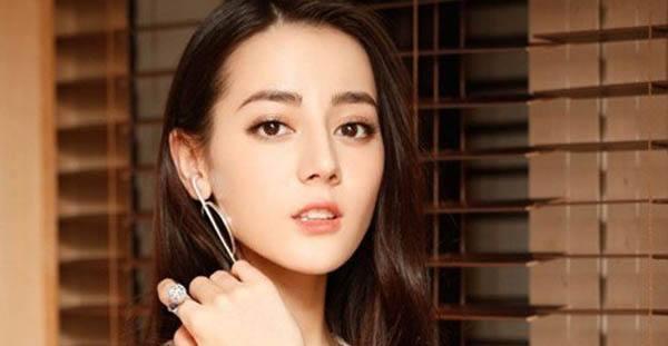 塌鼻梁大鼻头不好看,塌鼻子朝天鼻很丑吗