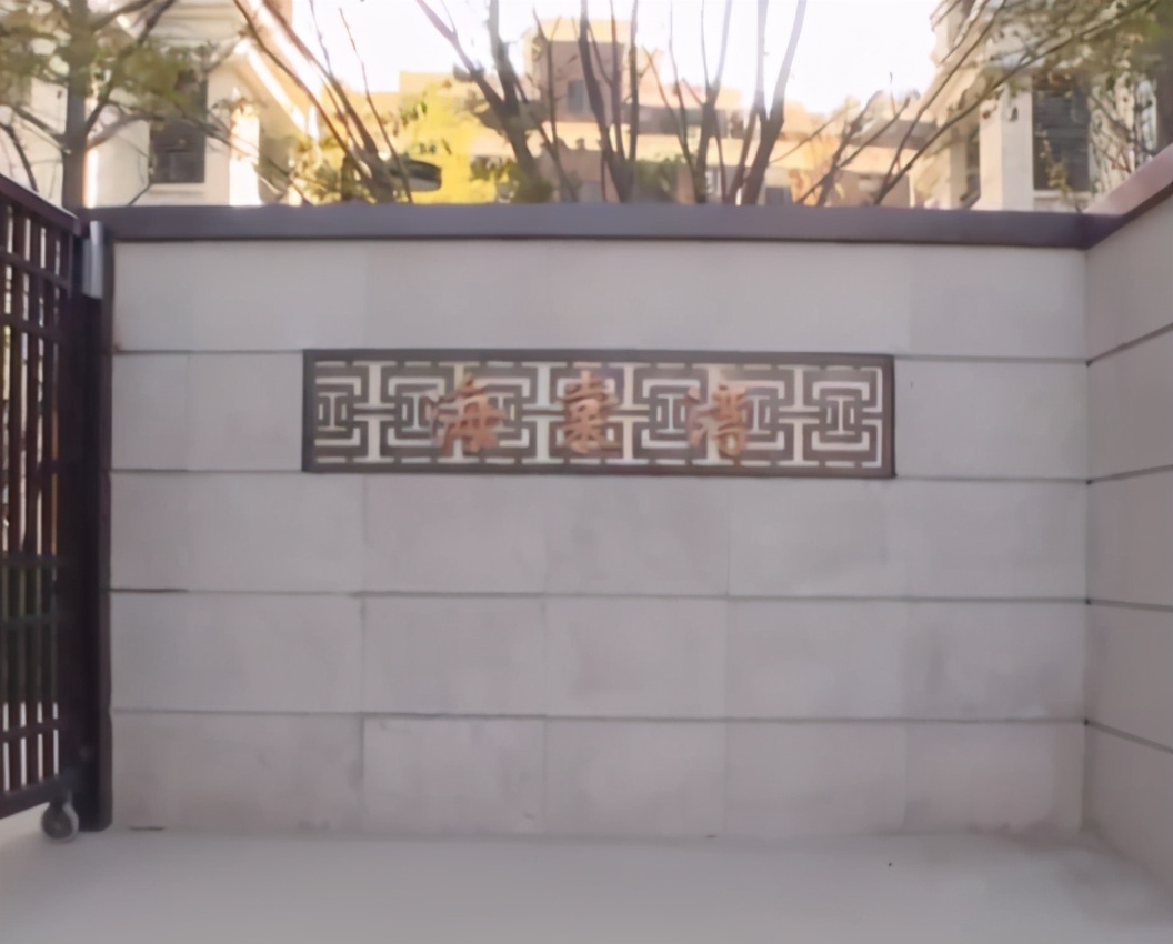 青岛一新楼盘交付，业主进去一看傻了：“3000元一平米的装修费，也就值500块钱！”