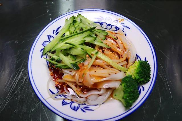 用小麦淀粉制作凉皮的方法,如何用小麦淀粉做凉皮