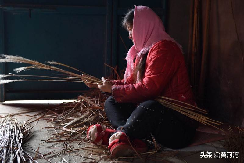 高粱干手工制作篦子,农村手工制作篦子