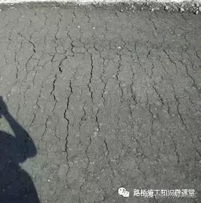 水稳层施工工艺流程,水稳层施工教学视频