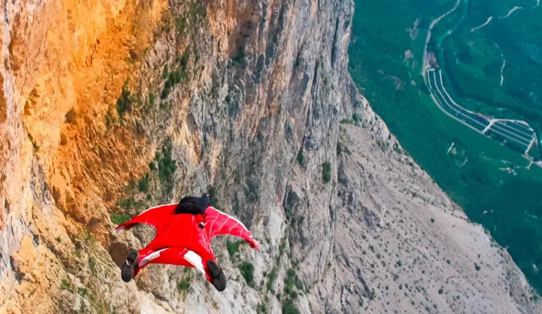 翼装飞行令人恐惧的失重感,喷气翼装飞行体验