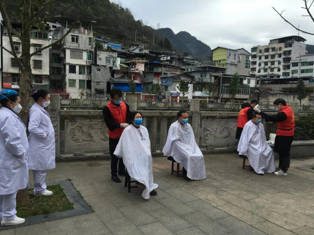 袁慧伦：一抹志愿红，温暖“战疫”路