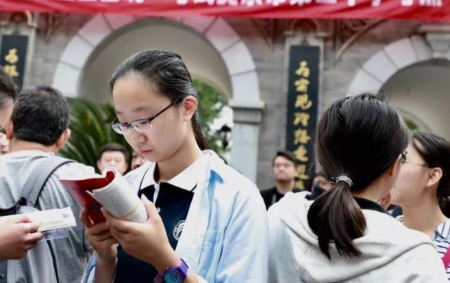 教育部点名十大就业差的专业,四大劝退专业就业前景