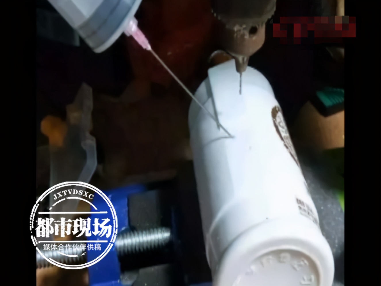 男子网购买到假茅台,茅台打孔酒真假鉴别