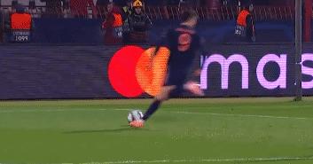 欧冠疯狂0-6！拜仁锋霸爆发：14分钟4球，甩最强00后3球，比肩C罗