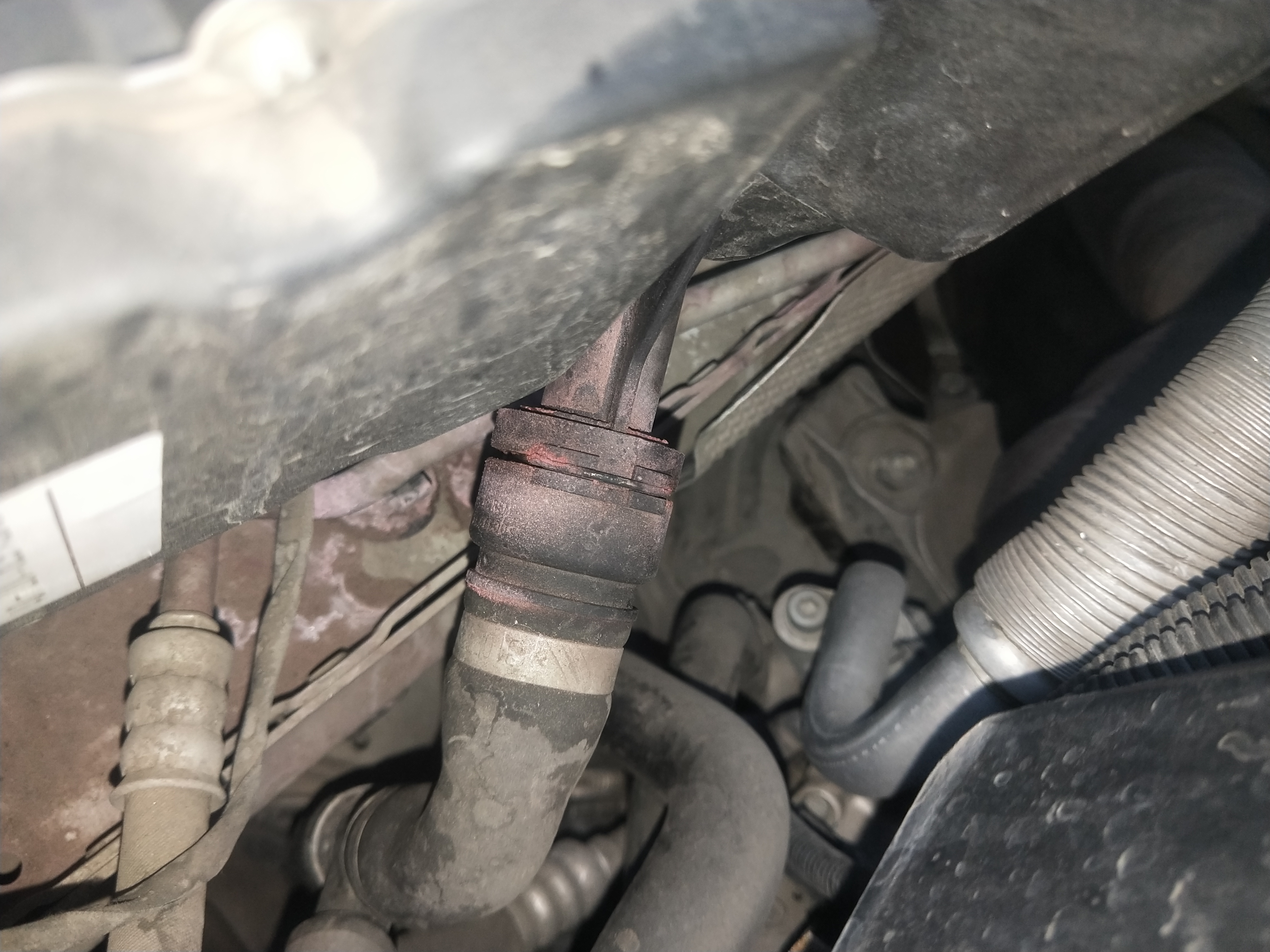 2010款宝马523发动机漏油,宝马523li发动机维修翻新