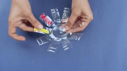 穷人的乐高什么样？印度大佬用垃圾做的玩具，火了