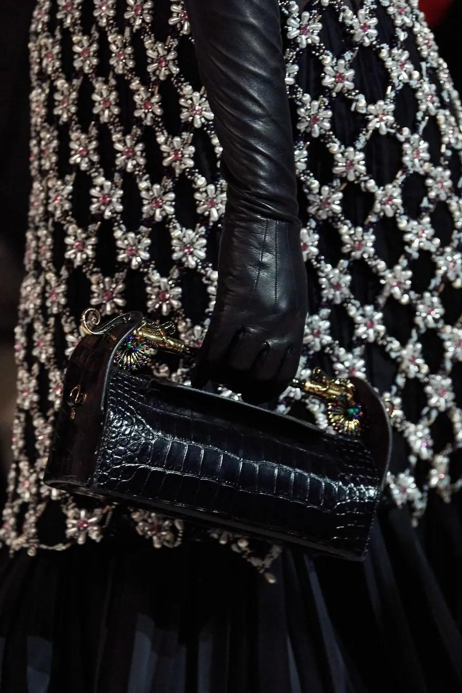 2022巴黎时装周秋冬大衣,2020秋冬巴黎时装周