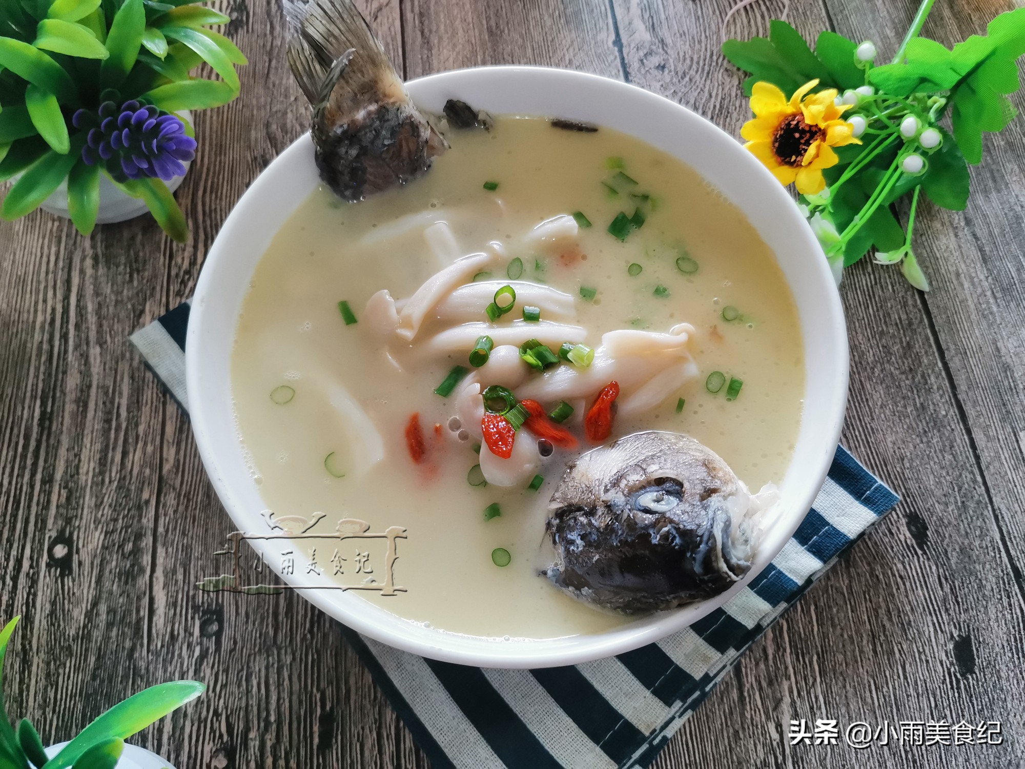 熬鱼汤的做法才又白又鲜,煮鱼汤不用煎的做法