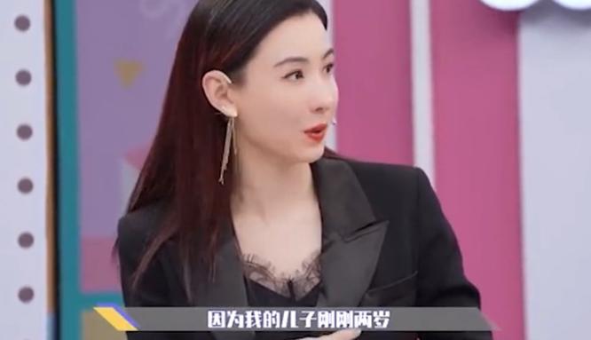 张柏芝晒与儿子张礼承母子合照,张柏芝三胎事件始末