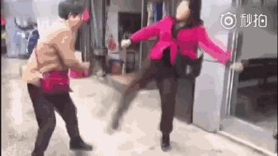 詹姆斯和张伟丽,詹姆斯能不能打赢大猩猩